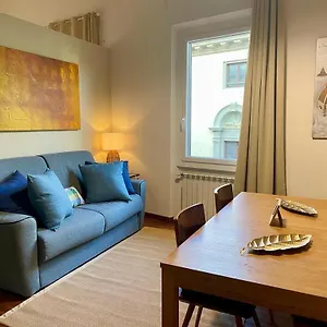 Appartamento Novella's Loft Near Santa Maria Novella Station, Firenze